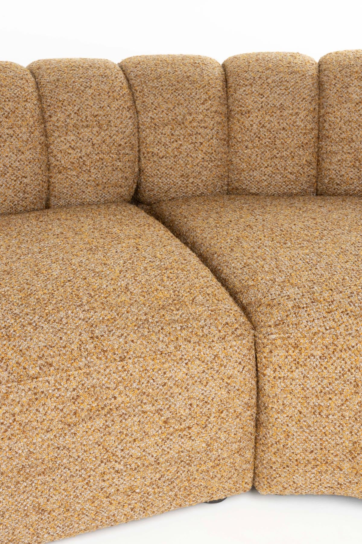 Sofa Duvane 7-Sitzer in Braun präsentiert im Onlineshop von KAQTU Design AG. 5er Sofa ist von Dutchbone