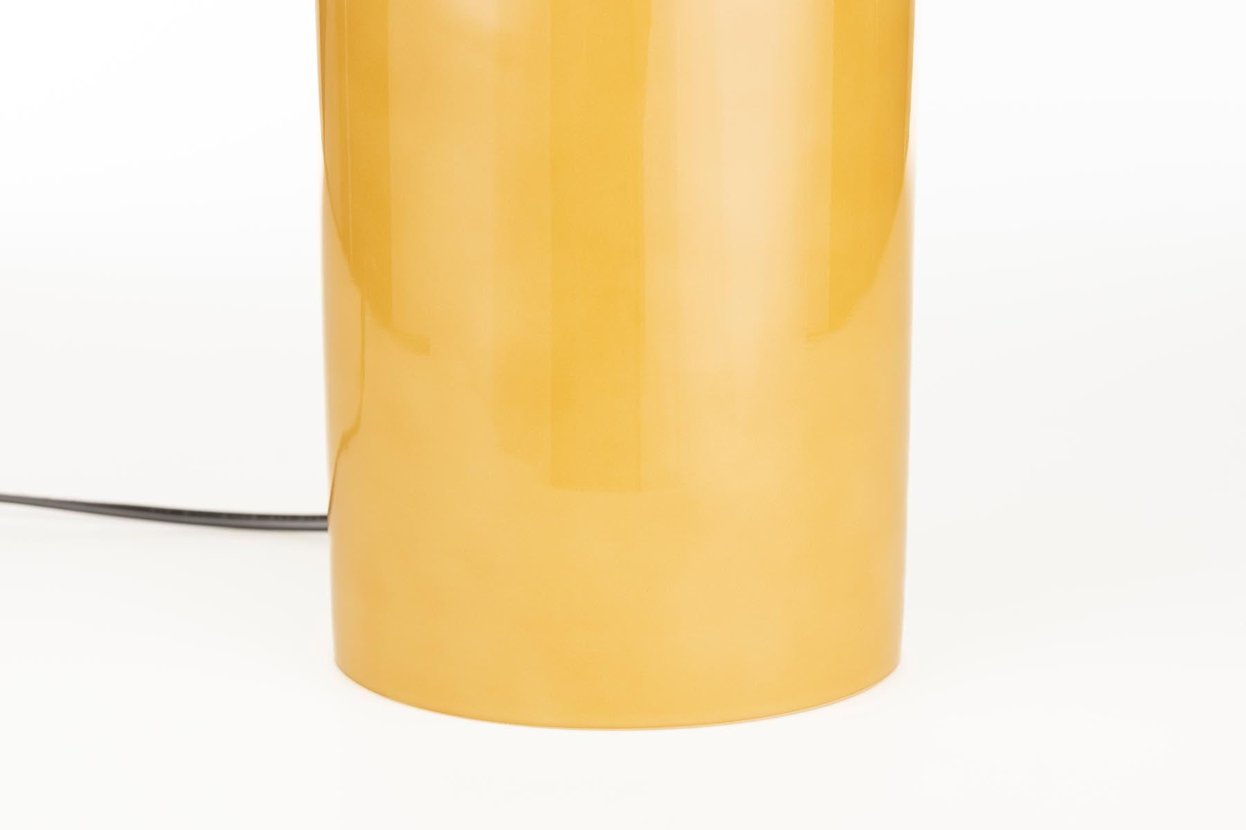 Tischlampe Morvan in Gelb präsentiert im Onlineshop von KAQTU Design AG. Tischleuchte ist von Dutchbone