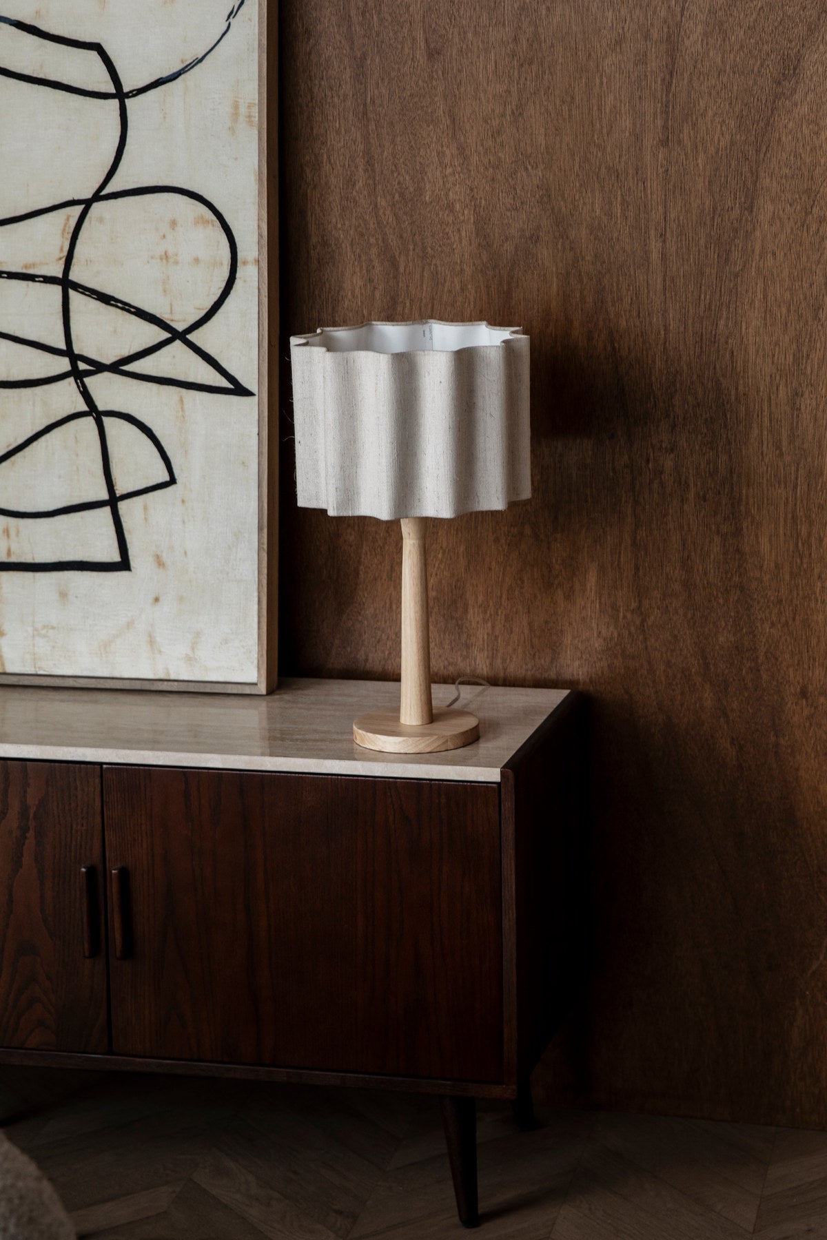 Tischlampe Scallop in Natürlich präsentiert im Onlineshop von KAQTU Design AG. Tischleuchte ist von Dutchbone