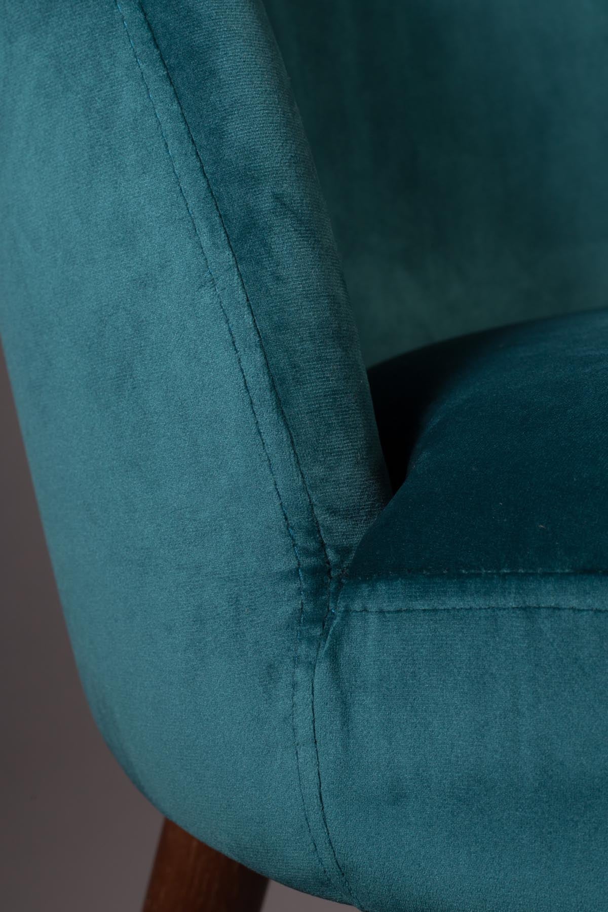 Stuhl Barbara in Petrol präsentiert im Onlineshop von KAQTU Design AG. Stuhl ist von Dutchbone