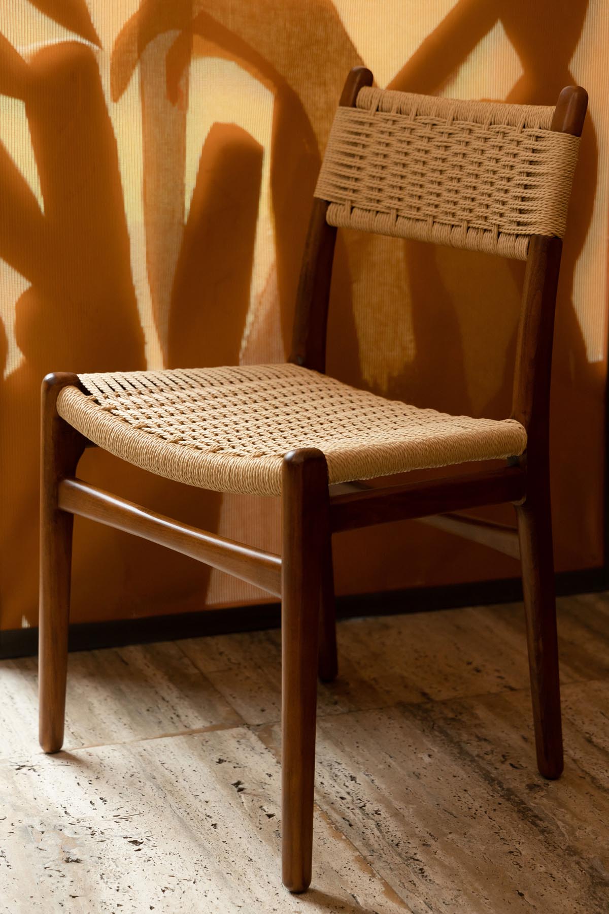 Stuhl Cecile in Braun präsentiert im Onlineshop von KAQTU Design AG. Stuhl ist von Dutchbone