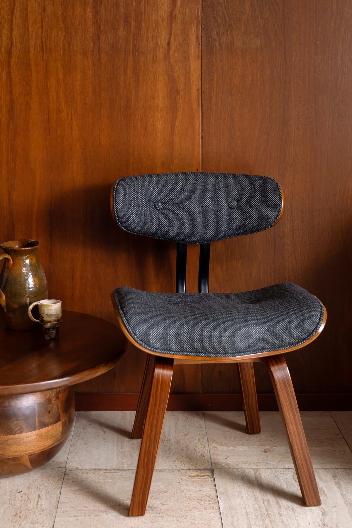 Stuhl Blackwood Grey in Schwarz präsentiert im Onlineshop von KAQTU Design AG. Schalenstuhl ist von Dutchbone