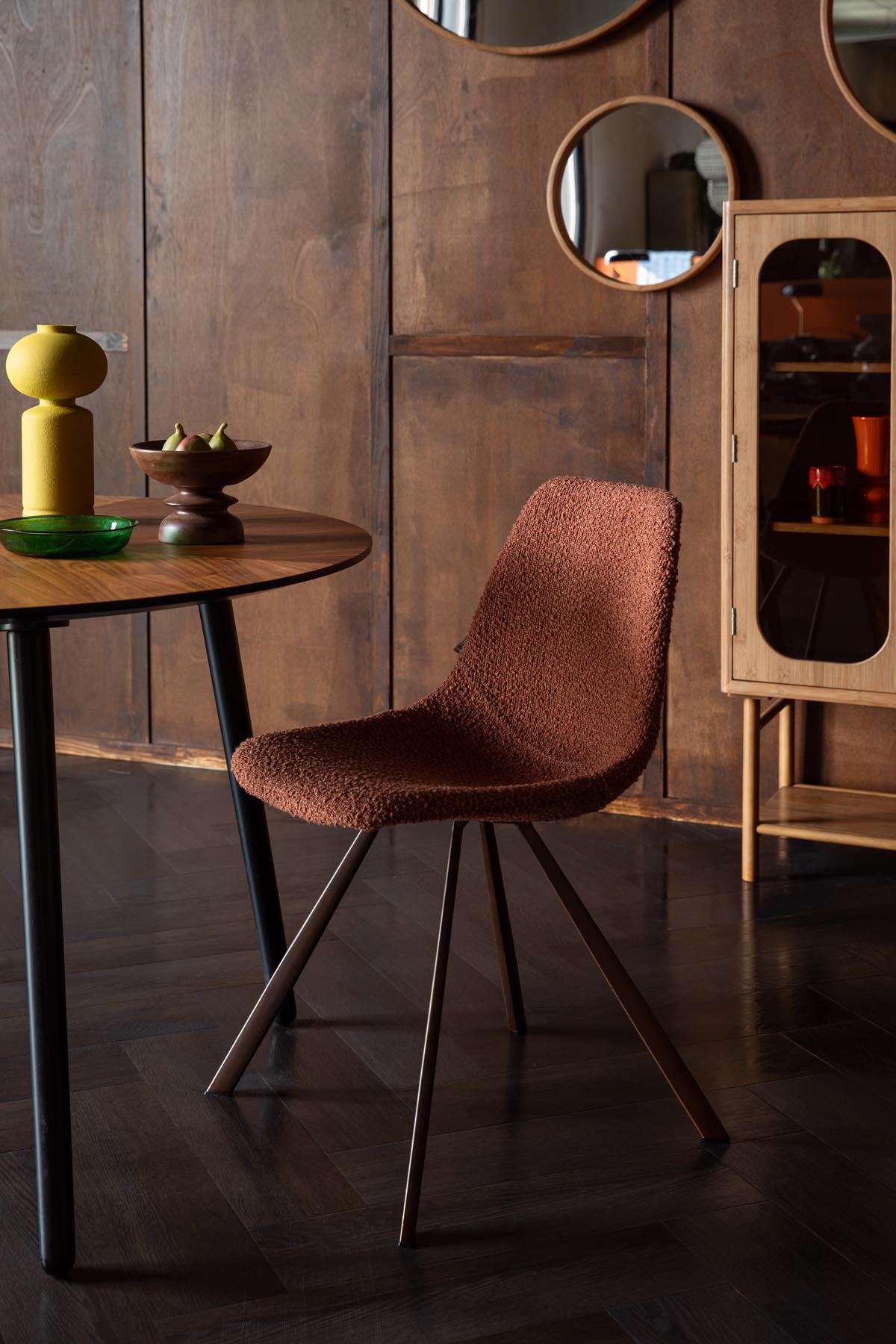 Franky Stuhl Bouclé in Schwarz präsentiert im Onlineshop von KAQTU Design AG. Stuhl ist von Dutchbone