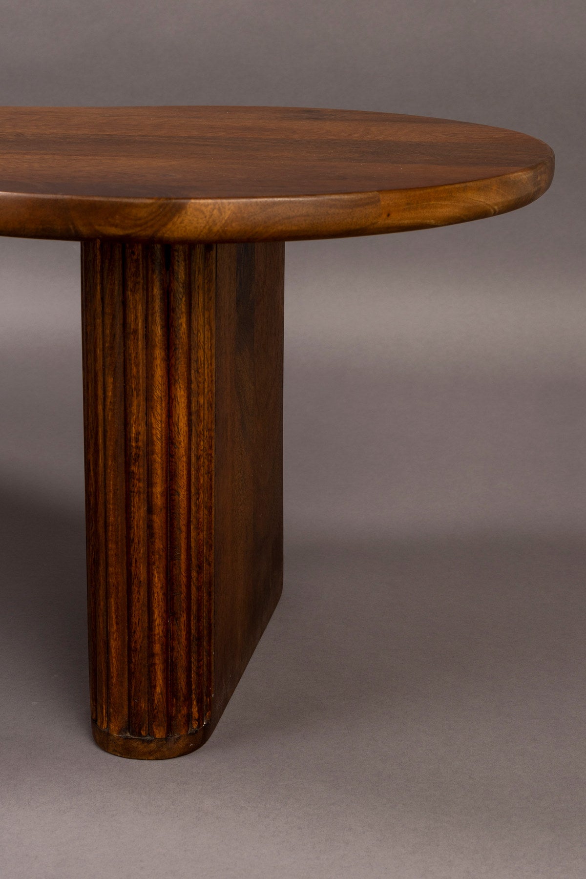 Coffee Table Tilon in Braun präsentiert im Onlineshop von KAQTU Design AG. Couchtisch ist von Dutchbone