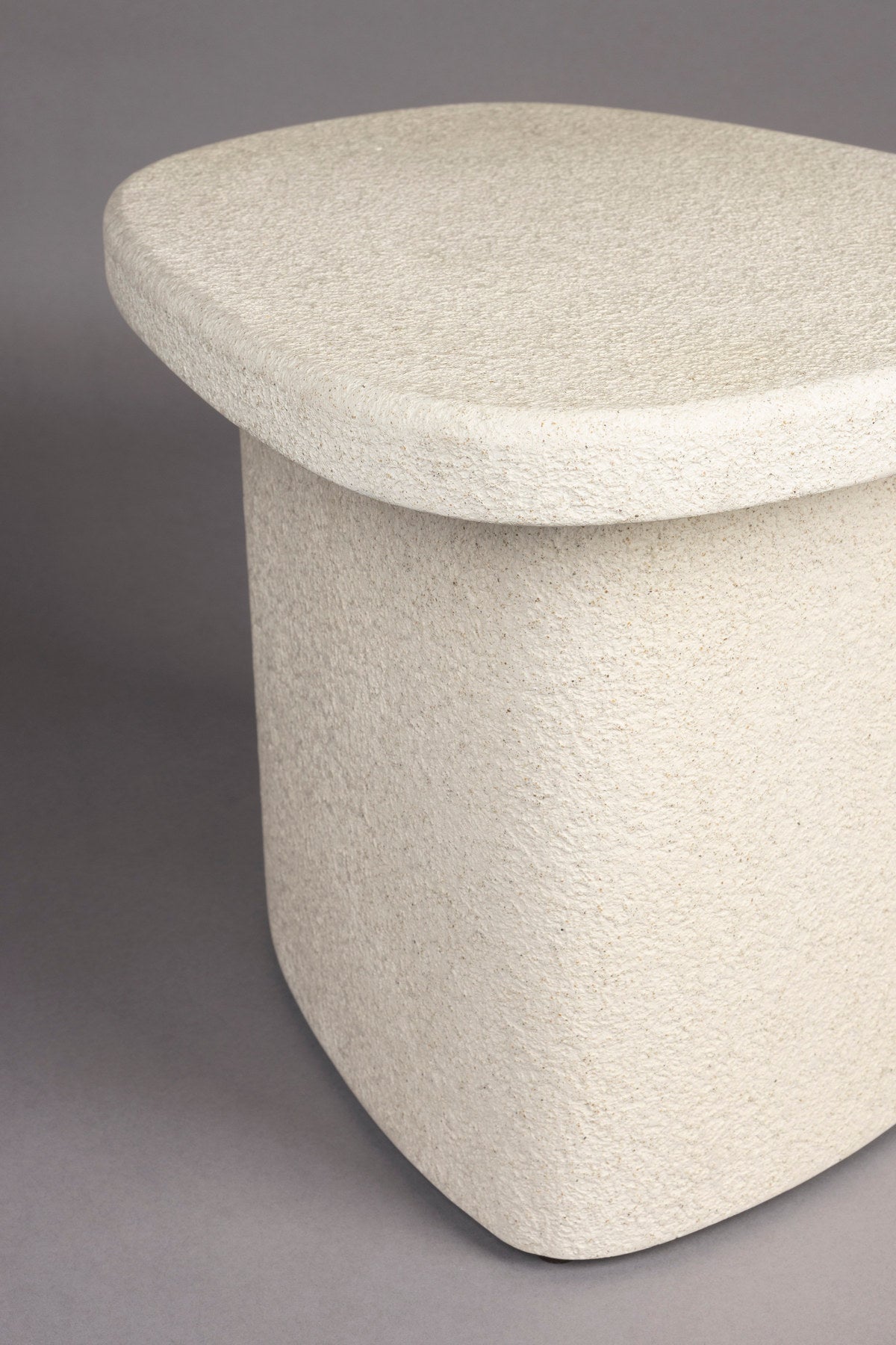 Beistelltisch Veda High in Beige präsentiert im Onlineshop von KAQTU Design AG. Beistelltisch ist von Dutchbone