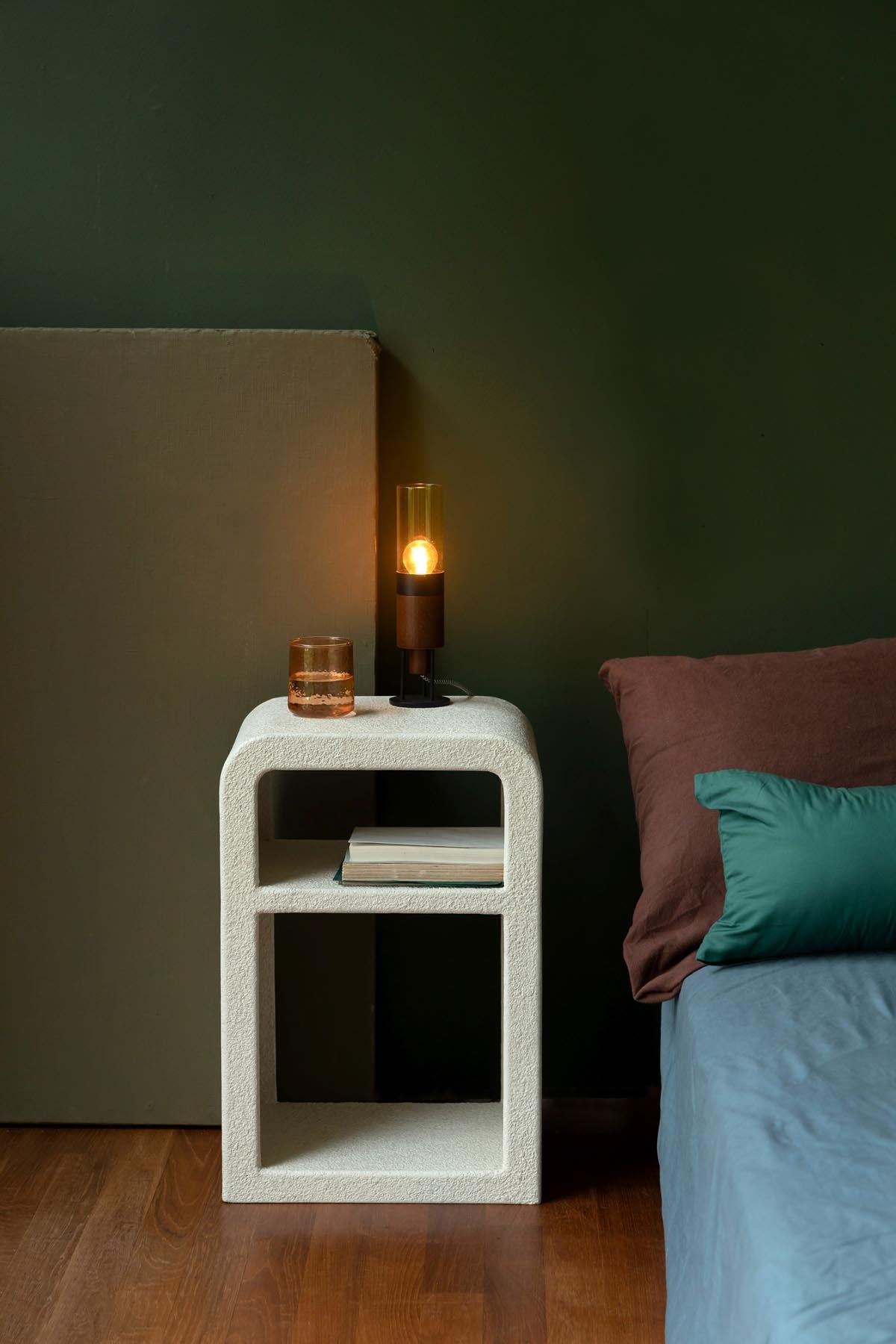 Beistelltisch Bed Veda in Beige präsentiert im Onlineshop von KAQTU Design AG. Beistelltisch ist von Dutchbone