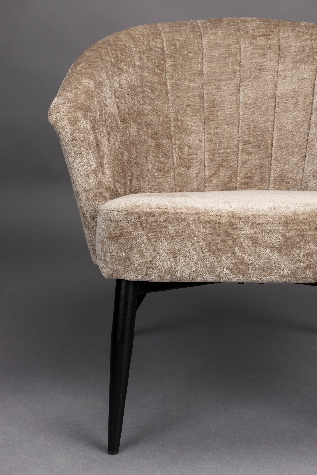 Loungesessel Georgia Beige in Beige präsentiert im Onlineshop von KAQTU Design AG. Sessel mit Armlehnen ist von Dutchbone