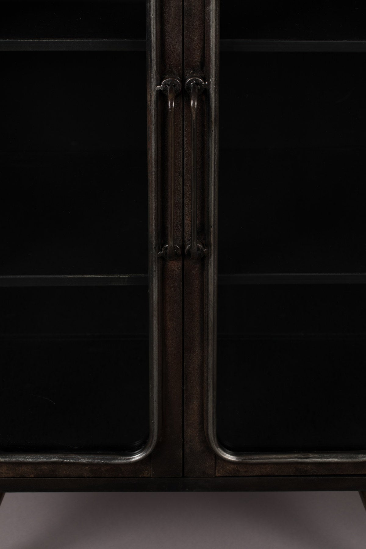 Cabinet Denza in Schwarz präsentiert im Onlineshop von KAQTU Design AG. Cabinet ist von Dutchbone