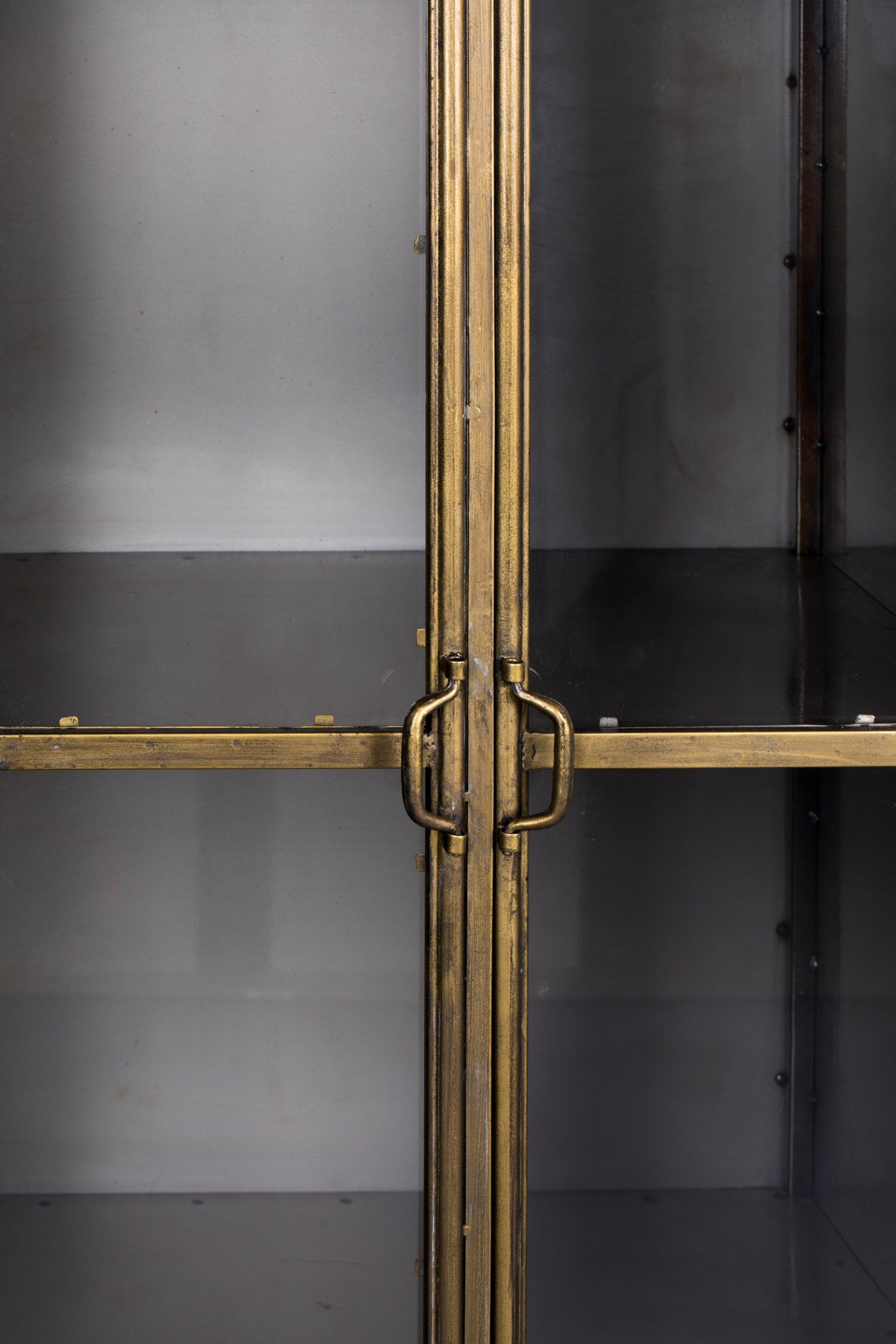 Cabinet Gertlush in Gold präsentiert im Onlineshop von KAQTU Design AG. Cabinet ist von Dutchbone