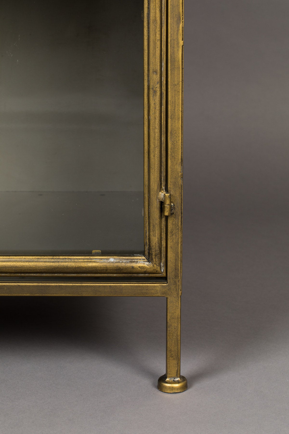 Cabinet Gertlush in Gold präsentiert im Onlineshop von KAQTU Design AG. Cabinet ist von Dutchbone