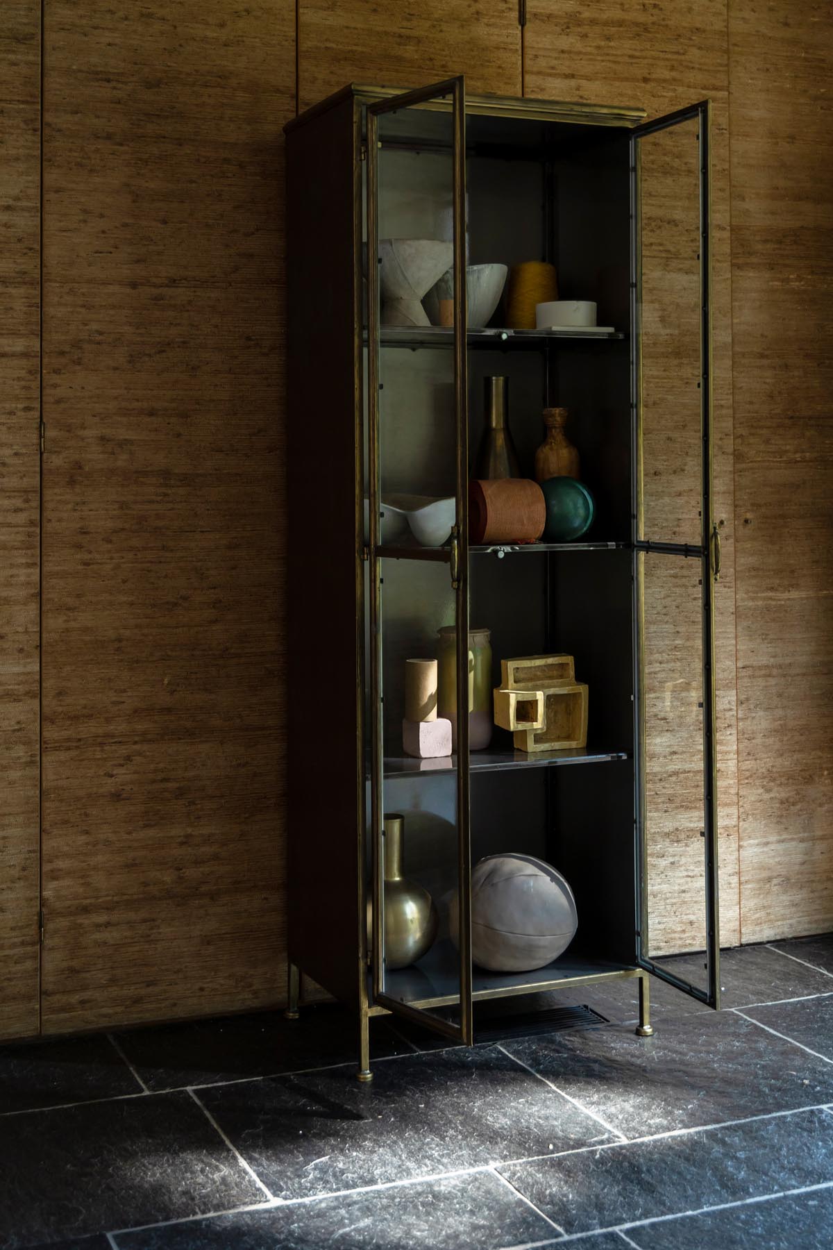 Cabinet Gertlush in Gold präsentiert im Onlineshop von KAQTU Design AG. Cabinet ist von Dutchbone