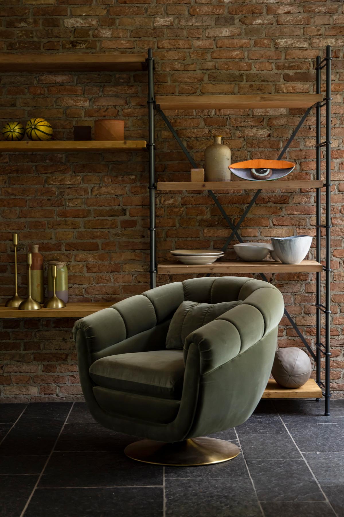Regal Iron in Braun präsentiert im Onlineshop von KAQTU Design AG. Cabinet ist von Dutchbone