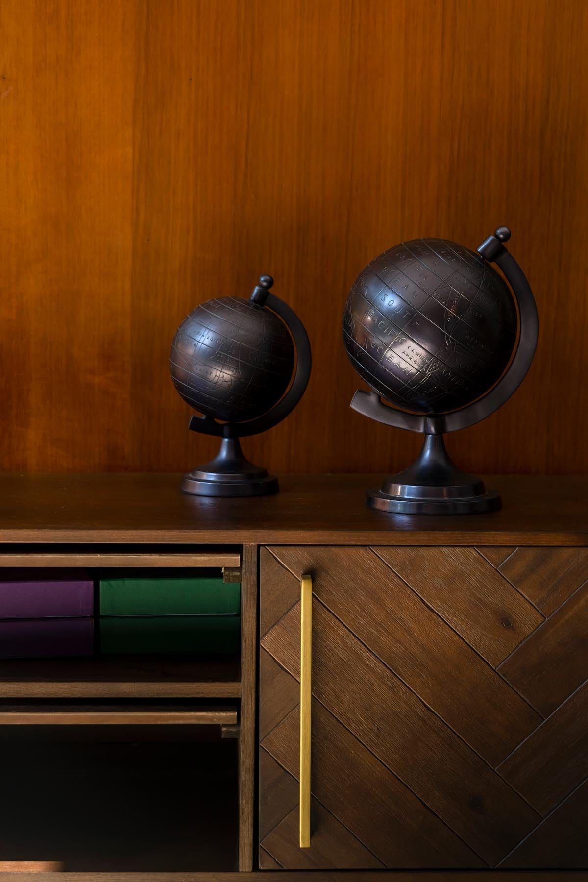 Sideboard Class Low in Braun/Messing präsentiert im Onlineshop von KAQTU Design AG. Sideboard ist von Dutchbone