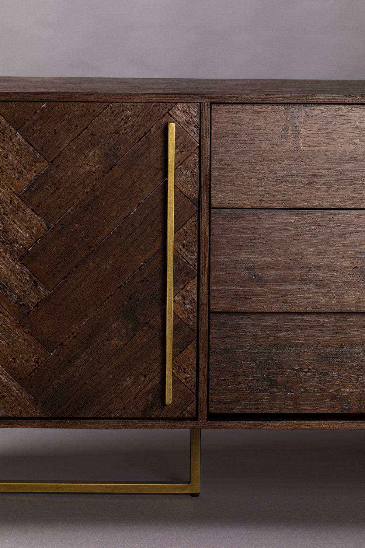 Sideboard Class High in Braun/Messing präsentiert im Onlineshop von KAQTU Design AG. Sideboard ist von Dutchbone