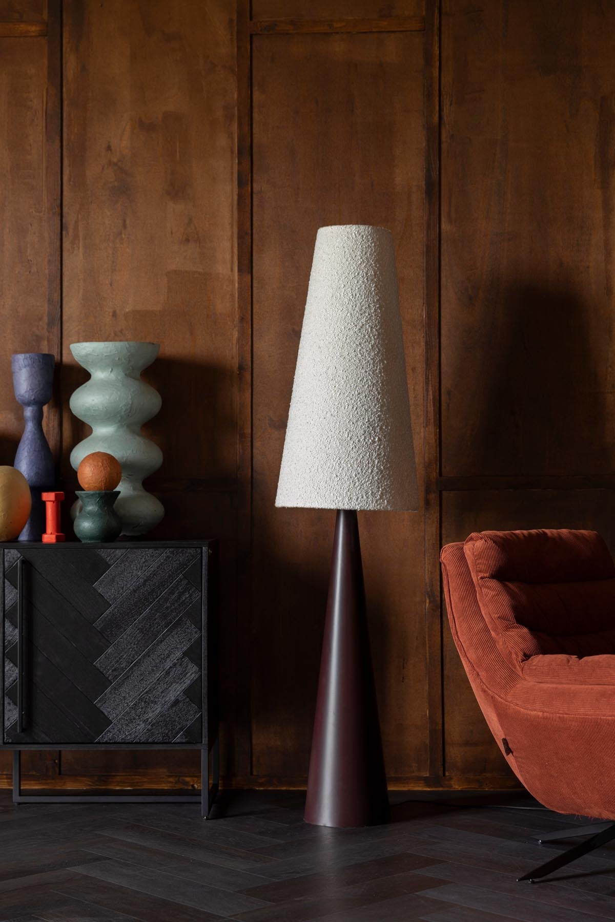 Stehleuchte Miki Bouclé in Beige präsentiert im Onlineshop von KAQTU Design AG. Stehleuchte ist von Dutchbone