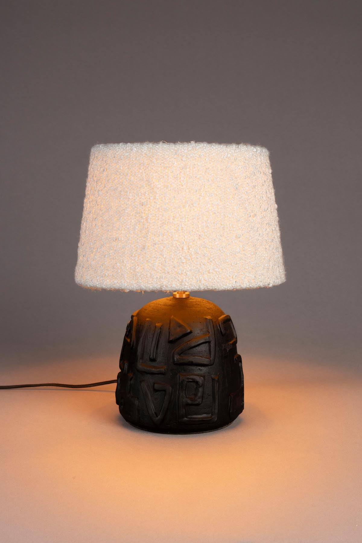 Tischleuchte Renzo in Schwarz präsentiert im Onlineshop von KAQTU Design AG. Tischleuchte ist von Dutchbone