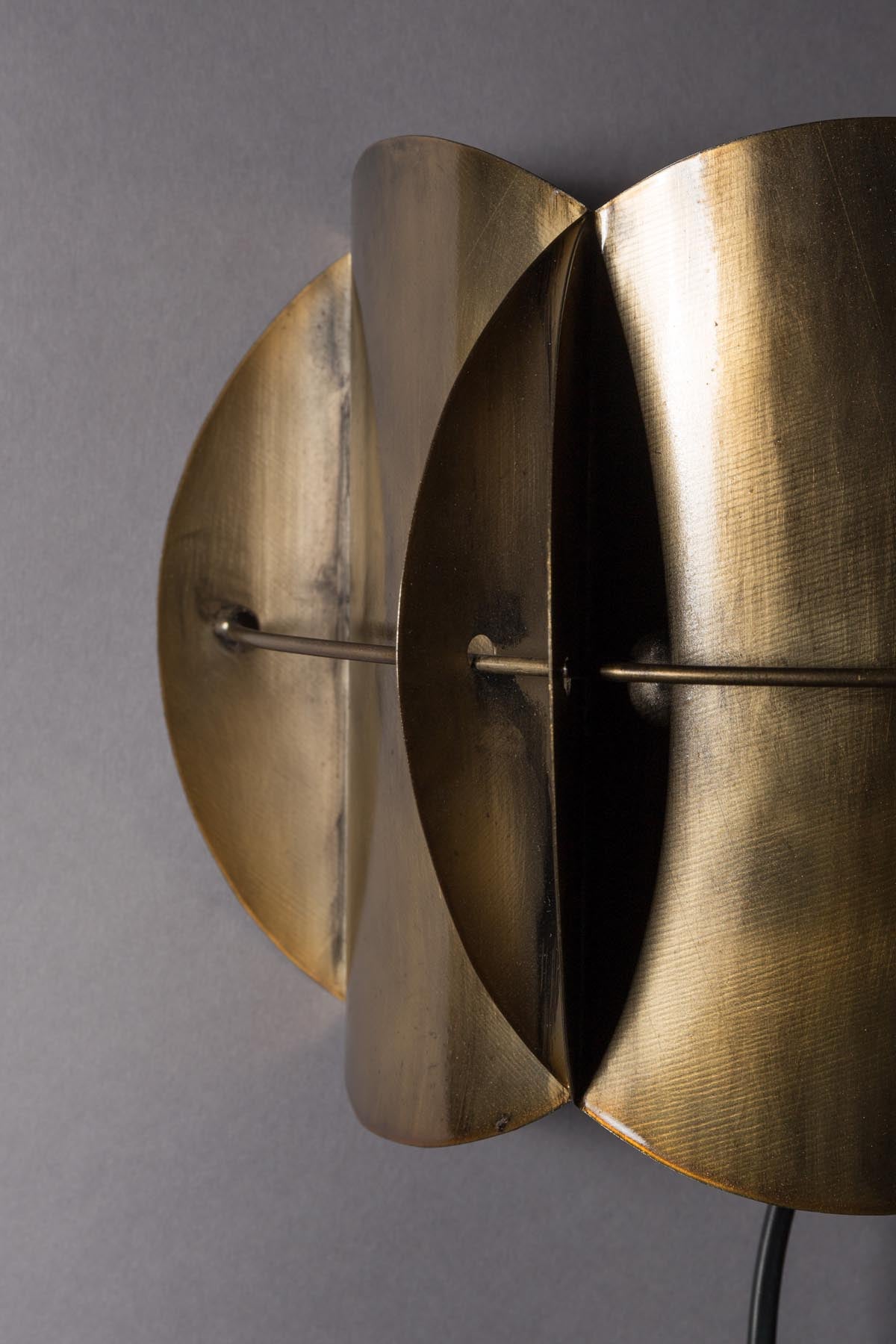 Wandleuchte Corridor in Gold präsentiert im Onlineshop von KAQTU Design AG. Wandleuchte ist von Dutchbone
