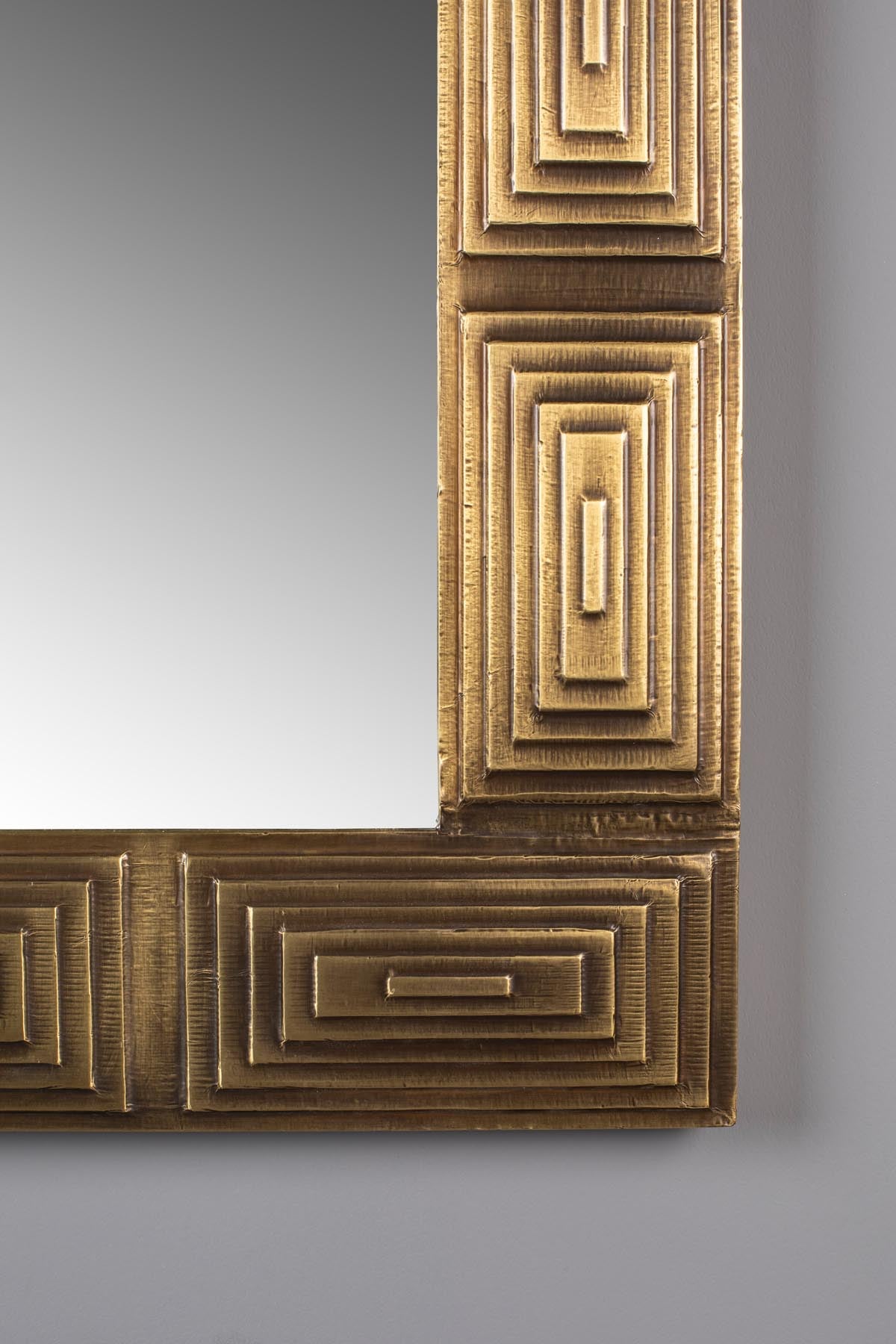 Spiegel Volan in Gold präsentiert im Onlineshop von KAQTU Design AG. Wandspiegel ist von Dutchbone