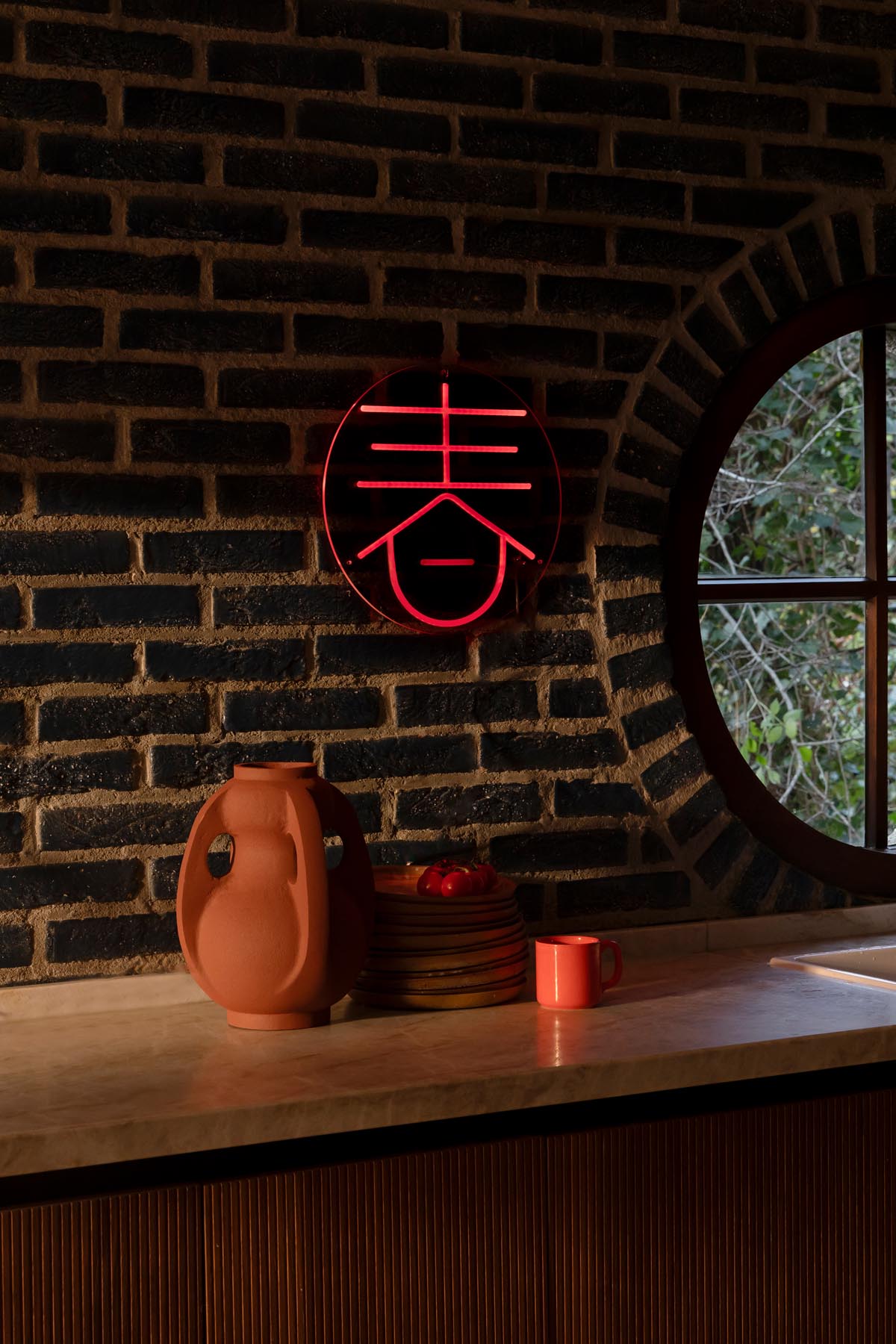 Vase Thiago M Terra in Rot präsentiert im Onlineshop von KAQTU Design AG. Vase ist von Dutchbone