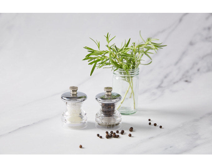 COLE&MASON Gewürzmühlenset 2-teilig in Transparent, Silber präsentiert im Onlineshop von KAQTU Design AG. Salz & Pfeffer ist von COLE & MASON