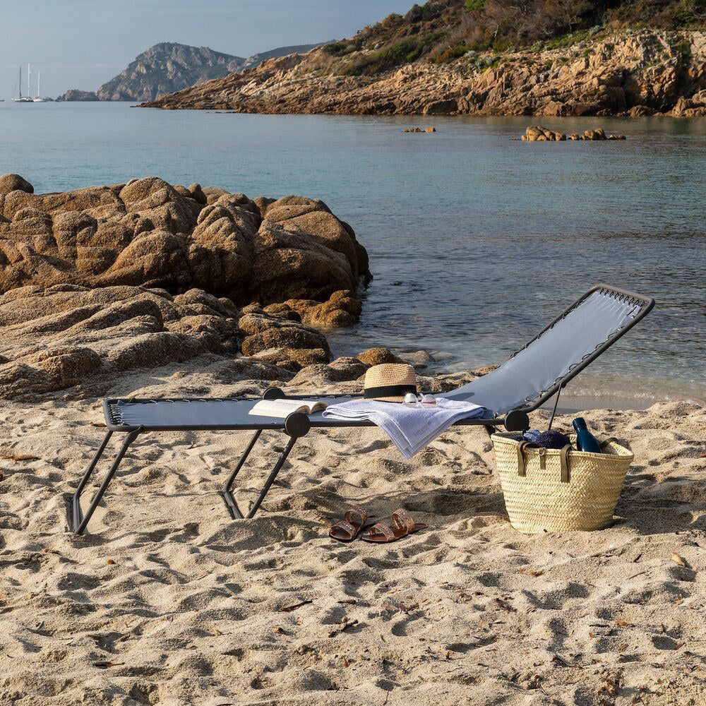 LAFUMA  Liege Siesta ocean titane in Ocean, Blau, Titane, Grau präsentiert im Onlineshop von KAQTU Design AG. Liegestuhl ist von LAFUMA