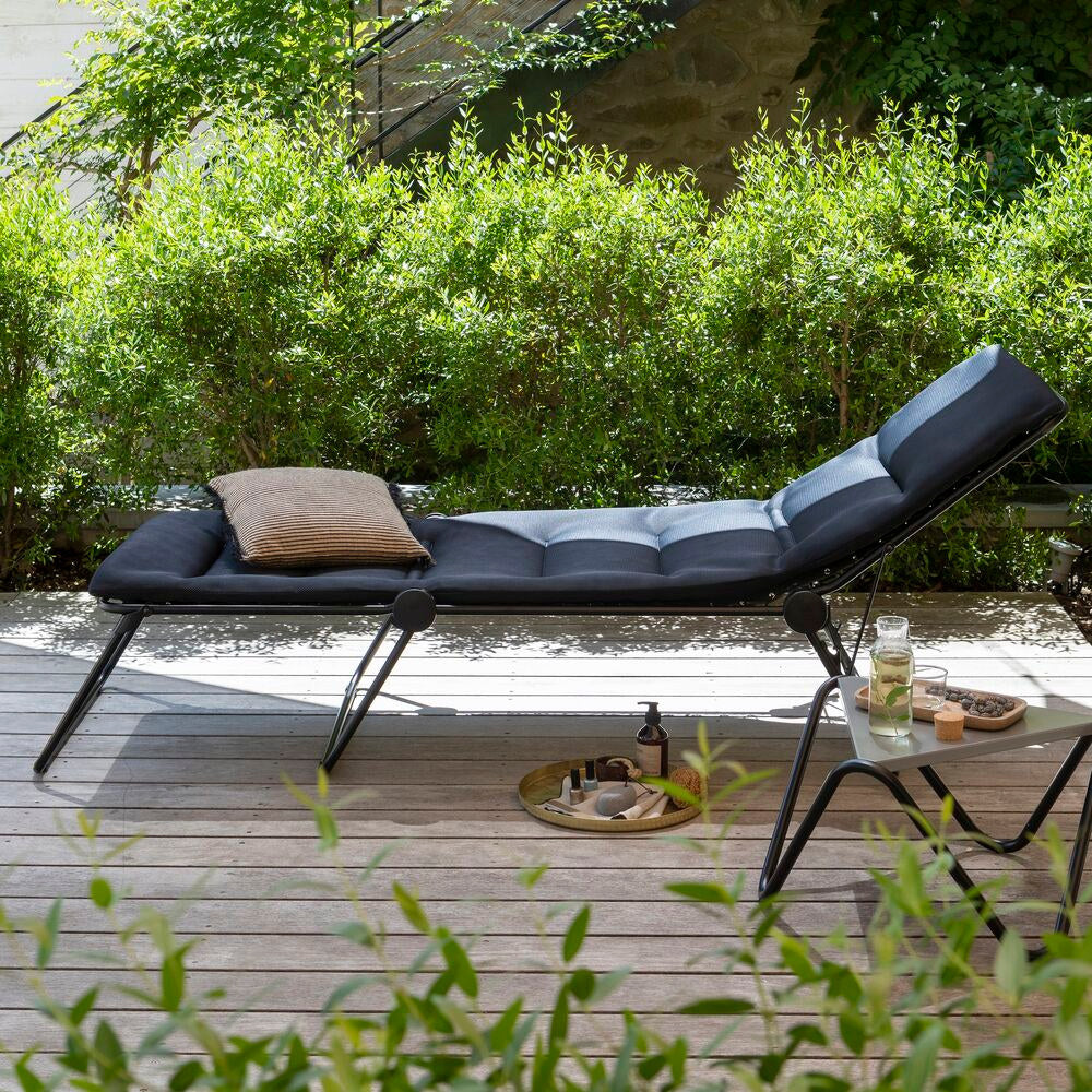 LAFUMA Liege Siesta L Air Comfort acier in Acier, Grau, Black, Schwarz präsentiert im Onlineshop von KAQTU Design AG. Liegestuhl ist von LAFUMA