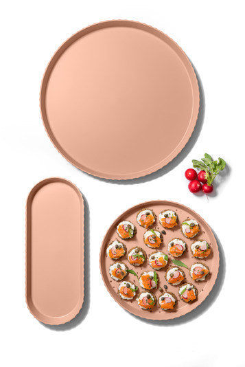 BLIM PLUS Tablett Minerva L pink sand 51x20.5 cm in Pink sand, Rosa präsentiert im Onlineshop von KAQTU Design AG. Tablett ist von BLIMPLUS