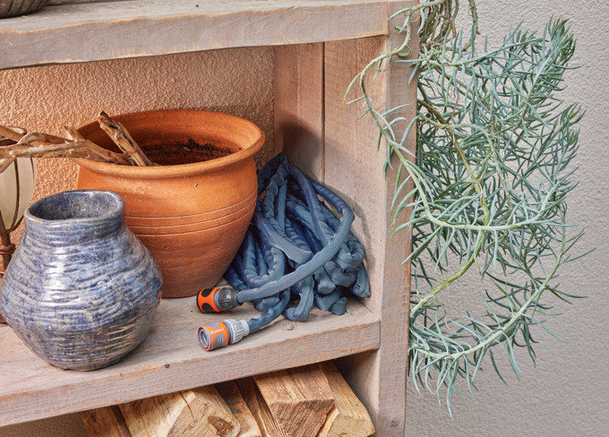 GARDENA Schlauch Set Liano Xtreme 1/2" 25 m in Dunkelblau, Blau, Orange präsentiert im Onlineshop von KAQTU Design AG. Gartenschläuche ist von GARDENA