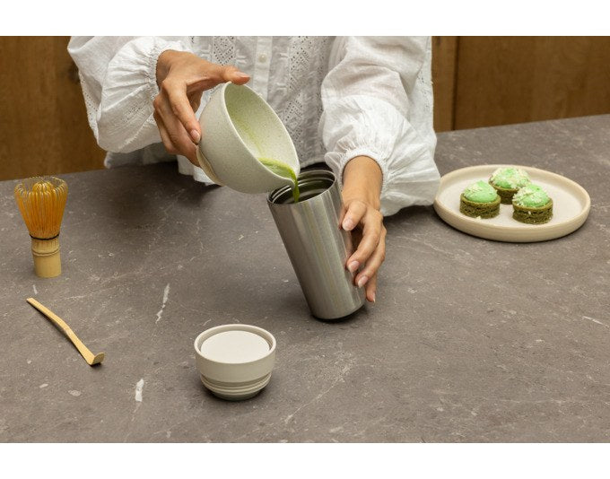 Isolierbecher von BRABANTIA in Soft Beige, 0.36 Liter, zylindrische Form aus Edelstahl mit Schraubverschluss und Gürtelclip.