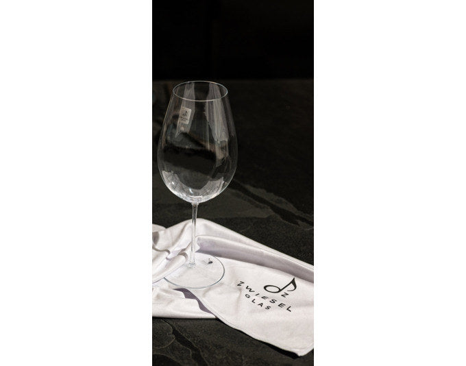 ZWIESEL GLAS Glaspoliertuch weiss 50x75 cm in Weiss präsentiert im Onlineshop von KAQTU Design AG. Reinigung & Wäsche ist von ZWIESEL GLAS