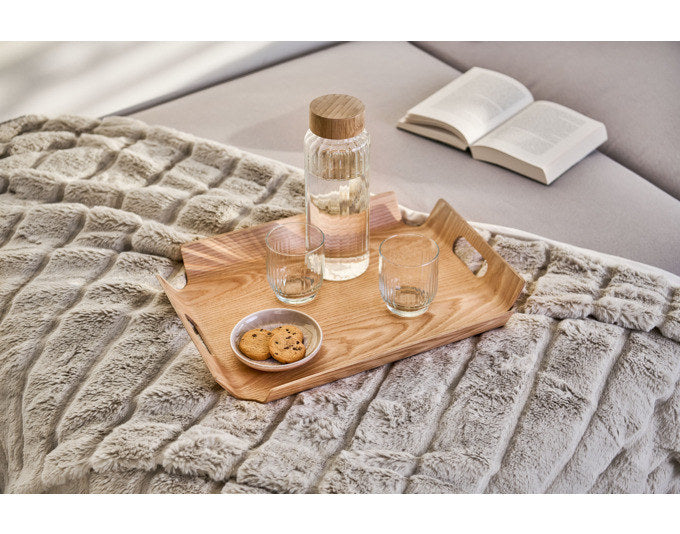 ZELLER Serviertablett Holz/Eichenfurnier 44.5x33.5x4.5 cm in Eiche hell, Braun präsentiert im Onlineshop von KAQTU Design AG. Tablett ist von ZELLER PRESENT