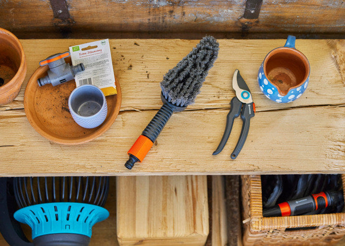 GARDENA Cleansystem Grundausstattung S soft in Schwarz, Orange präsentiert im Onlineshop von KAQTU Design AG. Gartenpflege ist von GARDENA