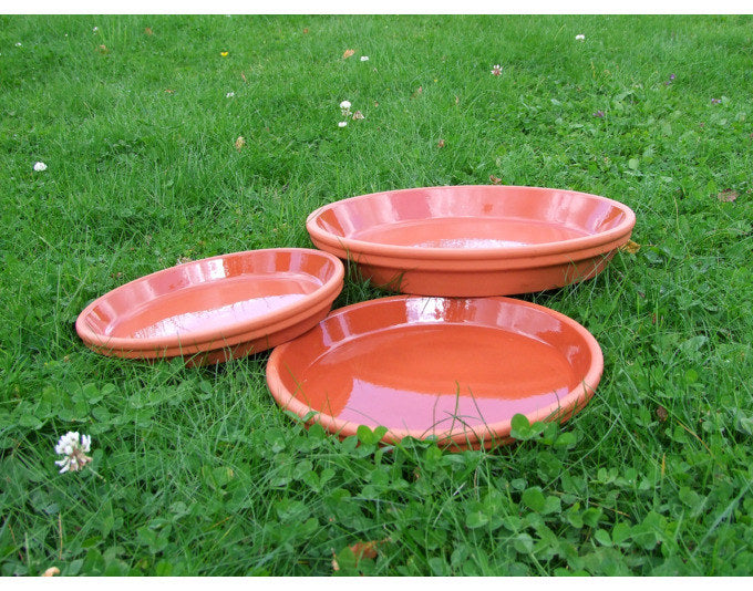 SPANG Untersetzer Ton ø 9x2.2 cm transparent glasiert terracotta in Terracotta, Braun präsentiert im Onlineshop von KAQTU Design AG. Blumentopf Untersetzer ist von SPANG