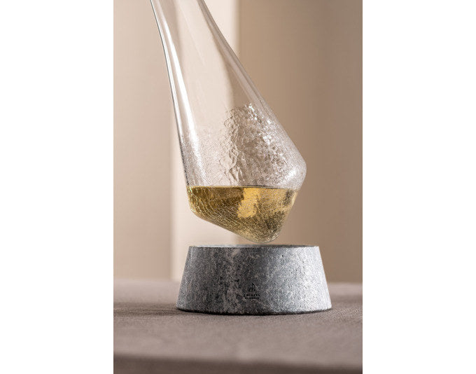 ZWIESEL GLAS Dekanter Symbiosis mit Steinsockel 0.75 l in  präsentiert im Onlineshop von KAQTU Design AG. Dekanter ist von ZWIESEL GLAS