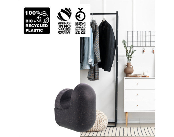 WAGNER Wandhaken Pill hooks4home 76x47x57 mm schwarz in  präsentiert im Onlineshop von KAQTU Design AG. Kleiderhaken ist von WAGNER