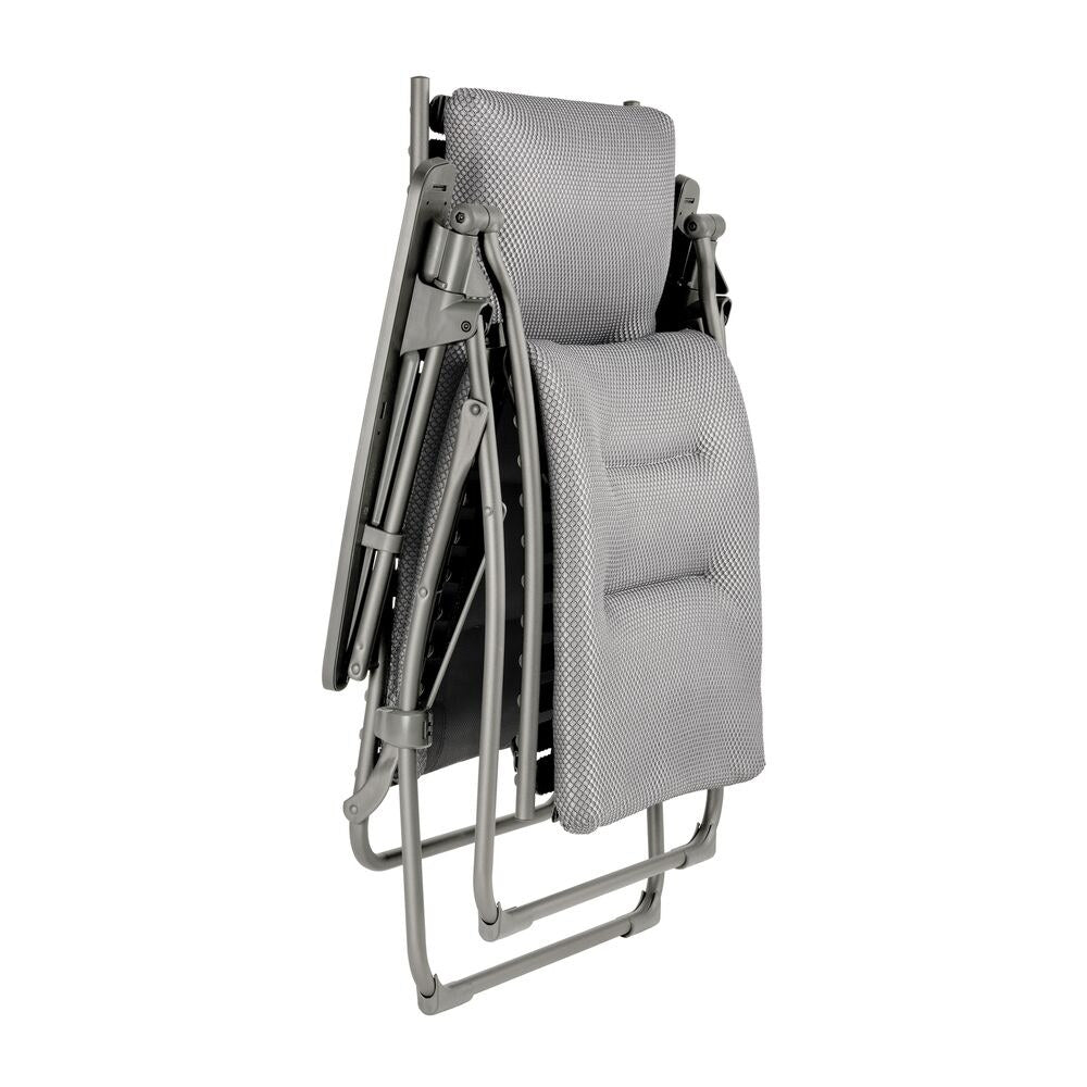 LAFUMA Relaxsessel Relax 1003 mit Stahlrohrgestell in Titane, dreilagiger BeComfort-Polsterung in Silver/Grau und Armlehnen aus Kunstharz in Anthrazit.