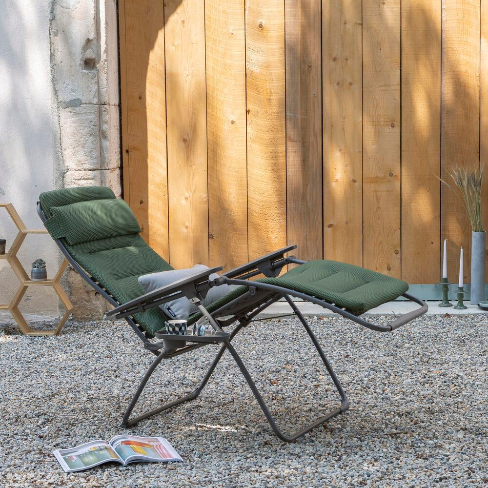 LAFUMA Relaxsessel Futura BeComfort® olive Gestell titane in Olive, Grün, Titane, Grau präsentiert im Onlineshop von KAQTU Design AG. Liegestuhl ist von LAFUMA