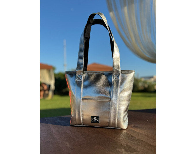 BE COOL Kühltasche Shopper Silver Mini 6.5 l in Silver, Grau präsentiert im Onlineshop von KAQTU Design AG. Kühltasche ist von BE COOL