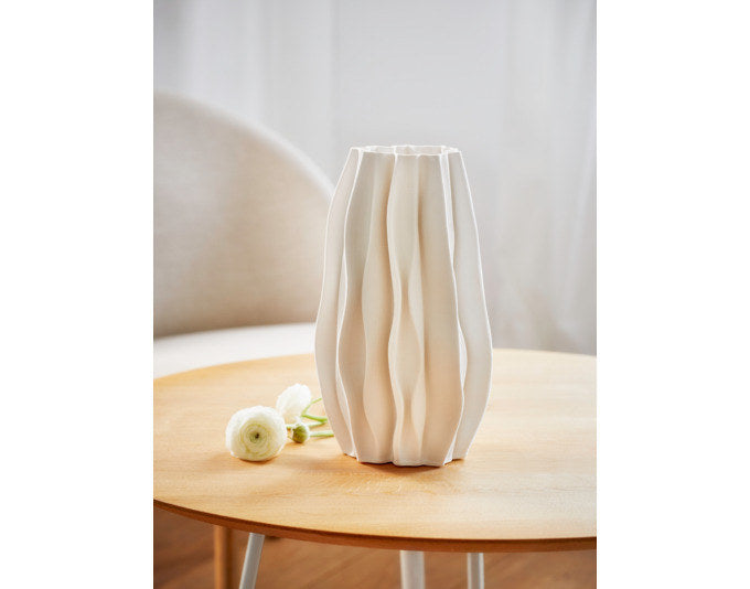 PHILIPPI Vase Plissee Keramik 17x16x30 cm in Weiss präsentiert im Onlineshop von KAQTU Design AG. Vase ist von PHILIPPI