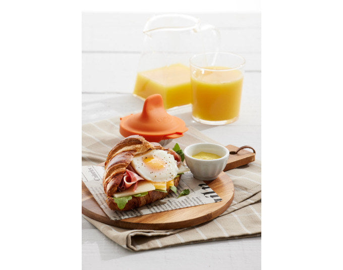 LÉKUÉ Eier Pochierer Silikon/Inox orange in Orange präsentiert im Onlineshop von KAQTU Design AG. Küchenhelfer ist von LEKUE