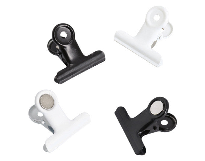 ZELLER Magnet-Set 4 Stück Clips Metall 4x3.5 cm schwarz weiss in Schwarz, Weiss präsentiert im Onlineshop von KAQTU Design AG. Pinnwände + Magnettafeln ist von ZELLER PRESENT