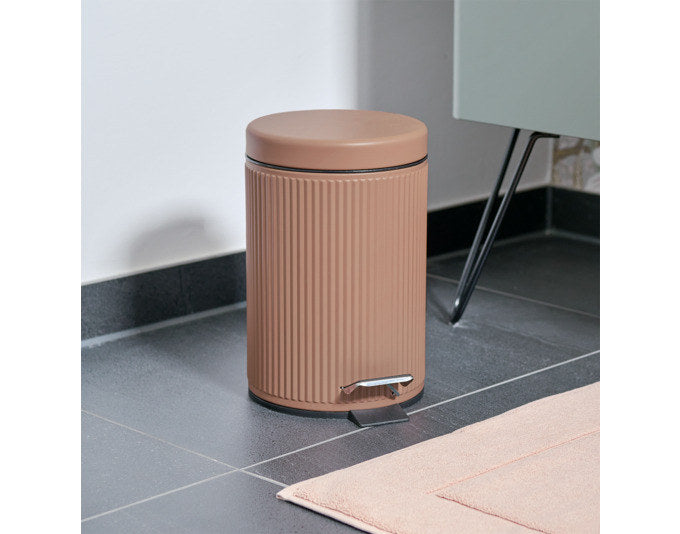 ZELLER Treteimer Metall mocca 3 l ø 17x26 cm in Mocca, Braun präsentiert im Onlineshop von KAQTU Design AG. Treteimer ist von ZELLER PRESENT