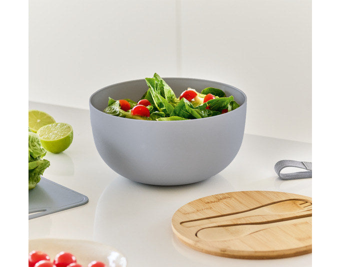 ZELLER Salatschüssel mit Besteck und Deckel 3-teilig Kunststoff Bambus grau ø 23.5x12.5 cm in Grau präsentiert im Onlineshop von KAQTU Design AG. Salatschüsseln ist von ZELLER PRESENT