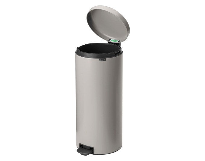 BRABANTIA Treteimer NewIcon in Soft Grey, 30 Liter Volumen, mit Pedal, Soft-Close-Deckel und herausnehmbarem Kunststoff-Inneneimer.