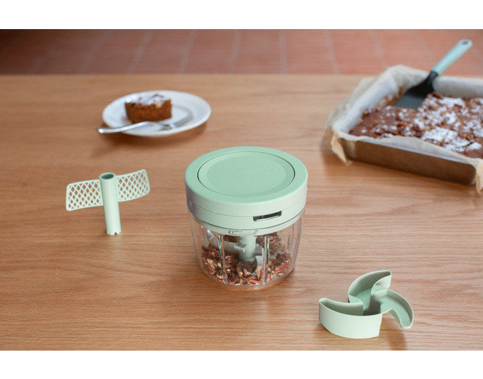 BRABANTIA Multischneider Tasty+ jade green in Transparent, Jade green, Grün präsentiert im Onlineshop von KAQTU Design AG. Küchengerät ist von BRABANTIA