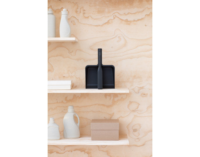BRABANTIA Kehrgarnitur SinkSide dark grey in Dark grey, Grau präsentiert im Onlineshop von KAQTU Design AG. Reinigung & Wäsche ist von BRABANTIA