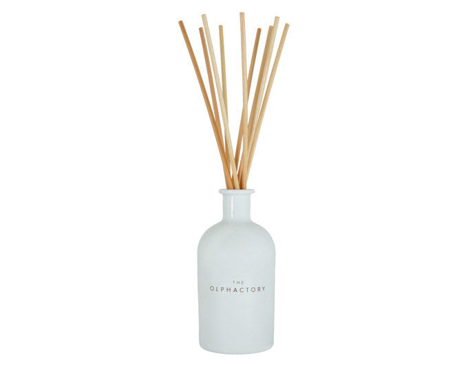 THE OLPHACTORY Raumduft White Insignia Acqua Bergamota 250 ml in Transparent präsentiert im Onlineshop von KAQTU Design AG. Duftöl ist von THE OLPHACTORY