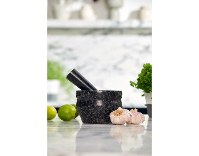 COLE&MASON Mörser mit Stössel Granit schwarz 14 cm in Schwarz präsentiert im Onlineshop von KAQTU Design AG. Barzubehör ist von COLE & MASON