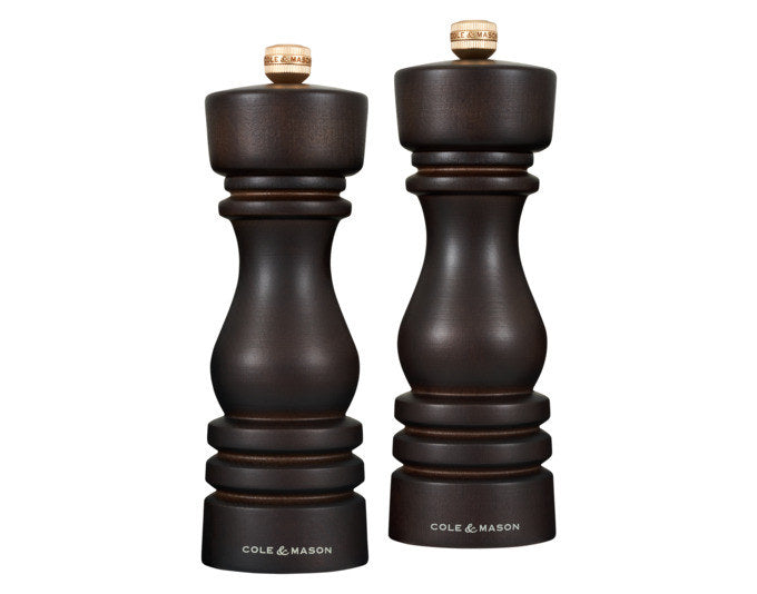 COLE&MASON Pfeffer-/Salzmühlen Set London Buche dunkel 18x5.8x5.8 cm in Chocolat, Braun präsentiert im Onlineshop von KAQTU Design AG. Salz & Pfeffer ist von COLE & MASON