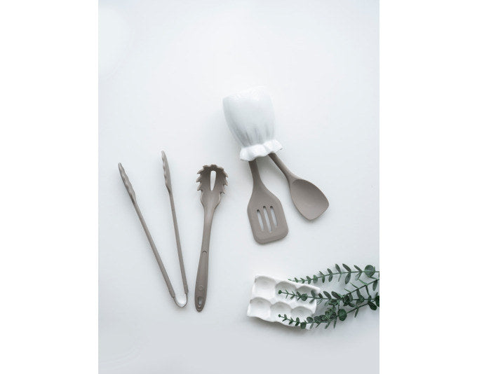 KOCHBLUME Sossenlöffel L 30 cm taupe in Taupe, Grau präsentiert im Onlineshop von KAQTU Design AG. Saucenlöffel ist von KOCHBLUME
